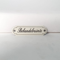 NP-KS-S2-3 TopEmaille crème deurbordje 'Behandelruimte' gebold klassiek 115x27mm