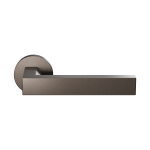 GPF1304.A1.00 Tapu deurkruk op ronde rozet Dark blend, 50x8mm