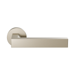 GPF1304.A4.00 Tapu deurkruk op ronde rozet Champagne blend, 50x8mm