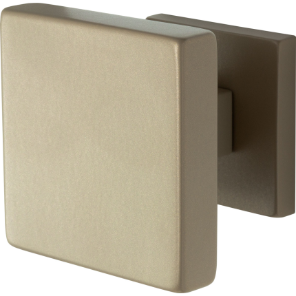 GPF9825.A4 Vierkante voordeurknop op rozet Champagne blend 70x70 mm