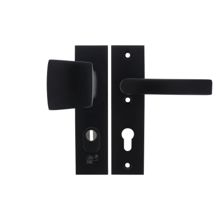 Starx deurkruk en voordeurknop op kortschild SKG*** met kerntrekbeveiliging 195x50mm PC72 zwart