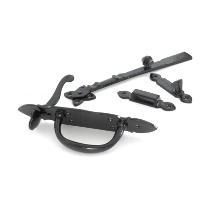 Wardlo klinkstel hendel 100mm, duimstang 120mm, grendel 243mm, schild 218mm smeedijzer zwart