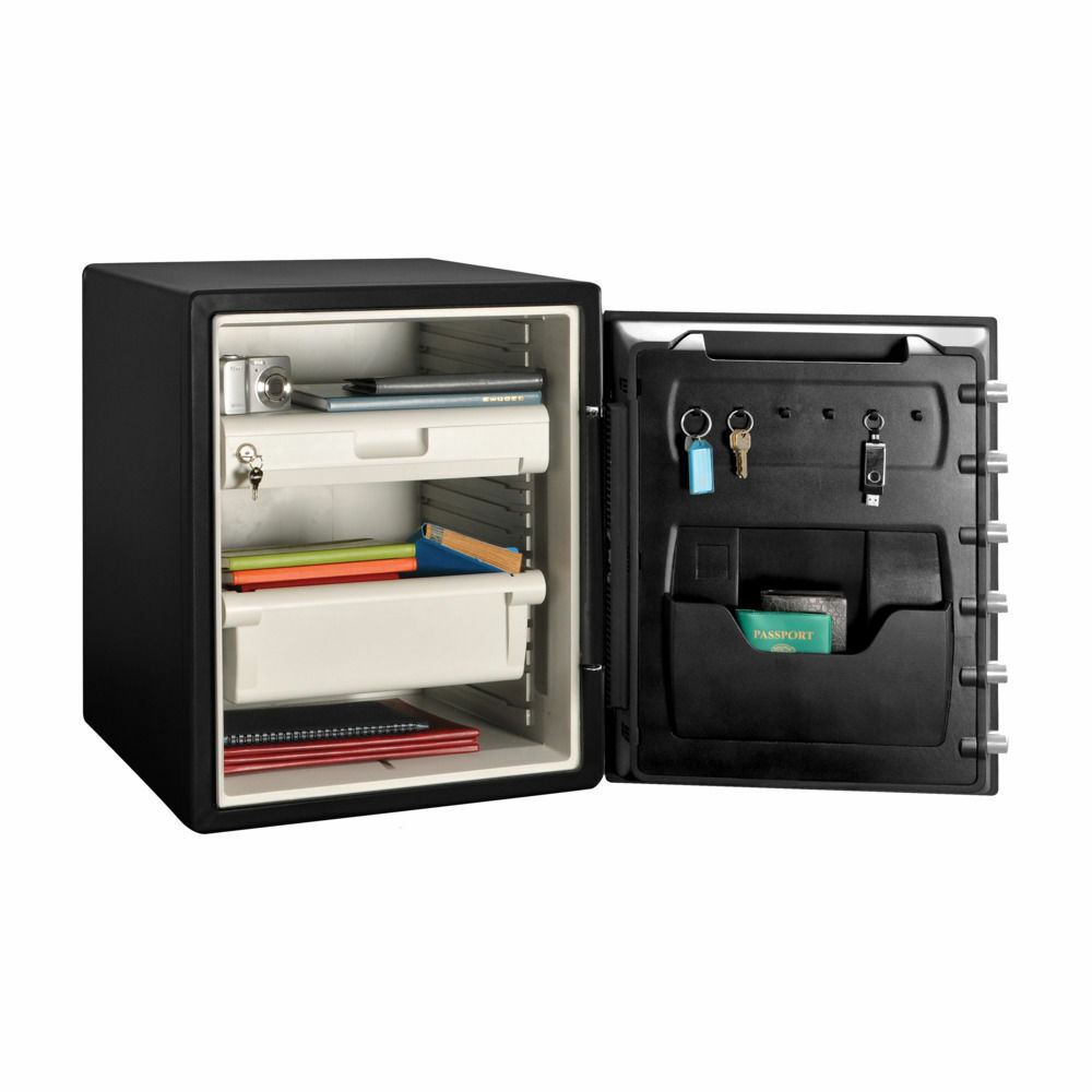 Sfeerimpressie Master Lock safe 205 2.jpg