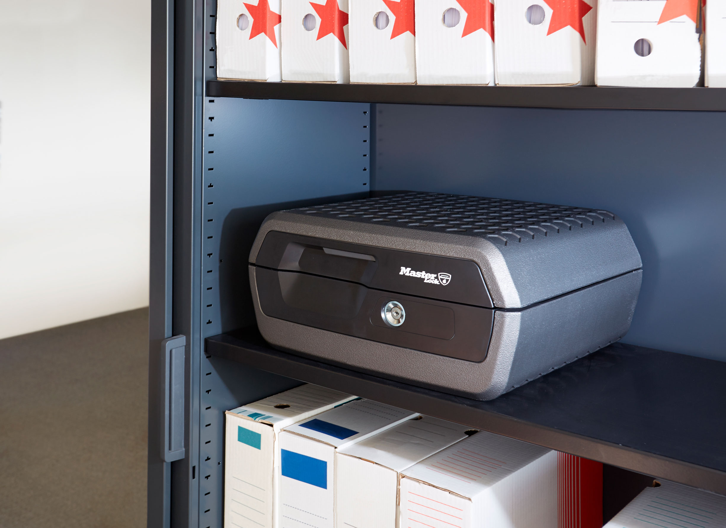 Sfeerimpressie MasterLock LCFW30100 in kast.jpg