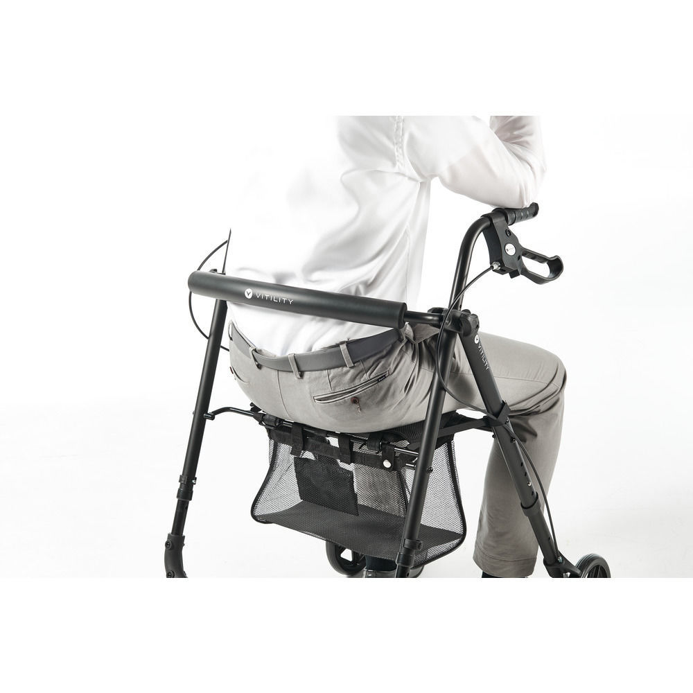Sfeerimpressie Vitility rollator 2.jpg