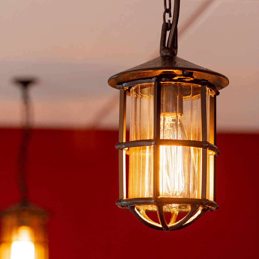 Sfeerimpressie lamp op plafondhaak.png